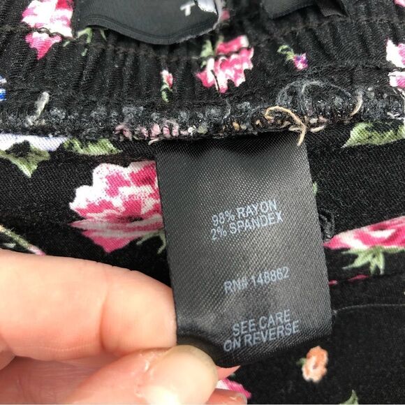 Torrid Crop Classic Fit Jogger Stretch Challis Mid-Rise Pant Floral M/L - Picture 5 of 8